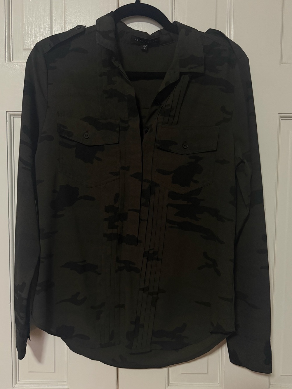 💕4 for $12 Sale!💕 Sanctuary Camo Button-Up Shirt